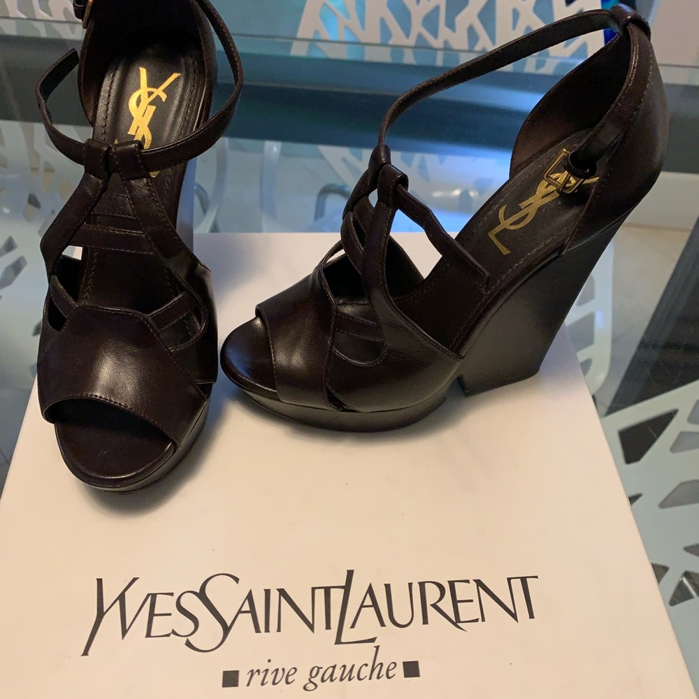 Shoes - Picture 4 of 5